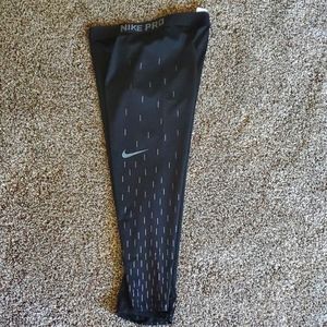 **3 for $45**Womens Drifit Nike size med capri